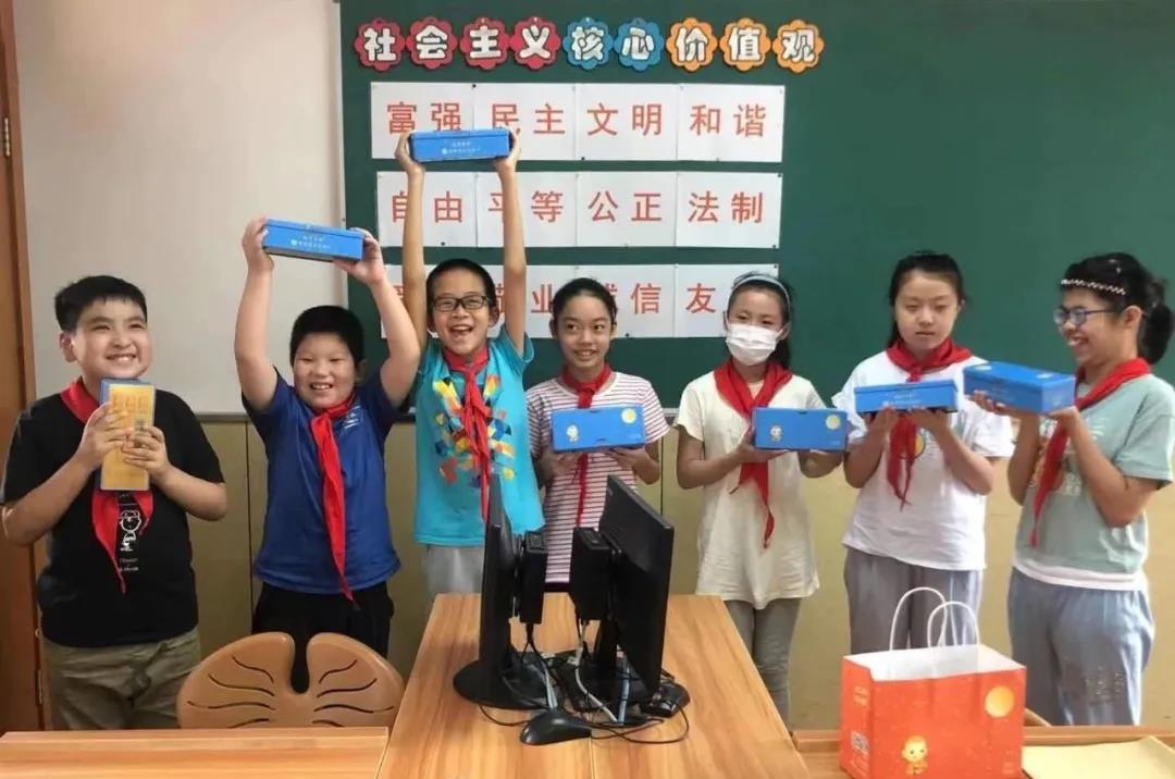 大慈款款情，中秋送月饼