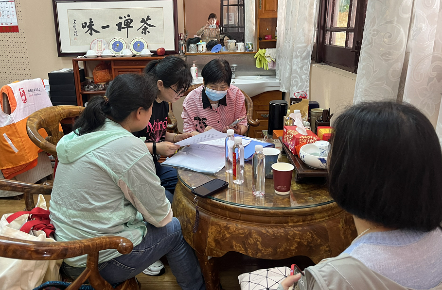 龙华街道指导支部工作